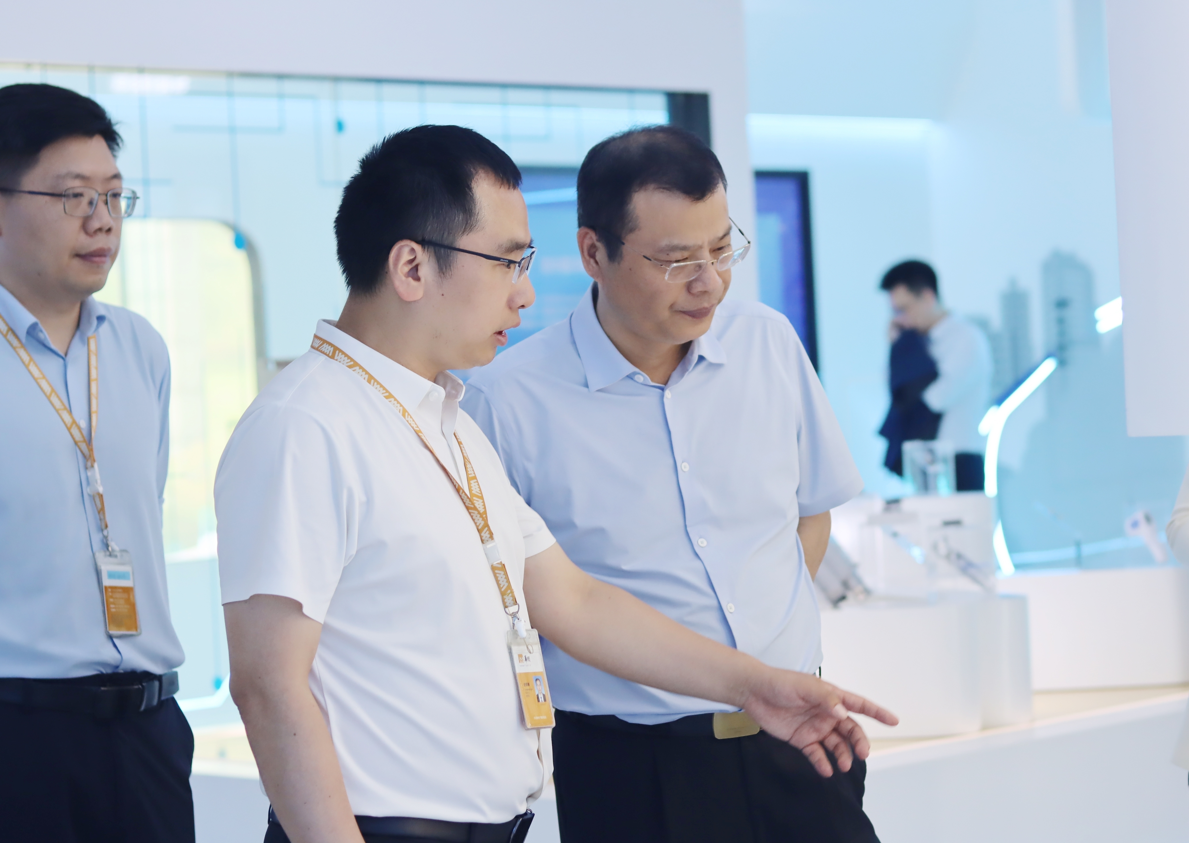 1-豪门集团全华强总会计师一行参观豪门国际重庆展厅